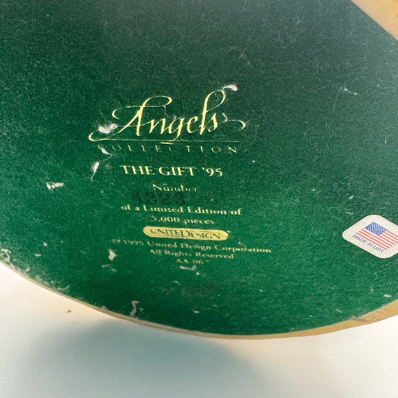 United Design Angels Collection The Gift '95 Figurine - Picture 8 of 9